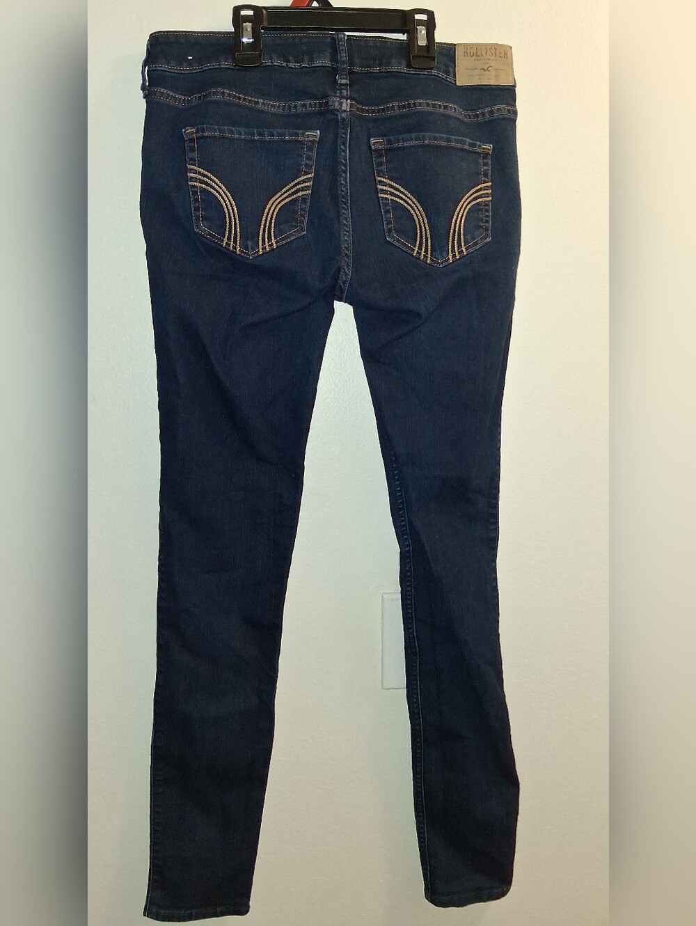 Hollister Women's Indigo Skinny Jeans with Contrast Pocket Stitching